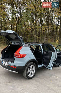Внедорожник / Кроссовер Volvo XC40 2018 в 