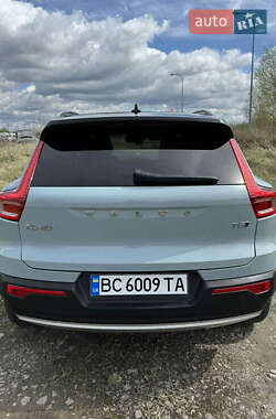 Внедорожник / Кроссовер Volvo XC40 2018 в 