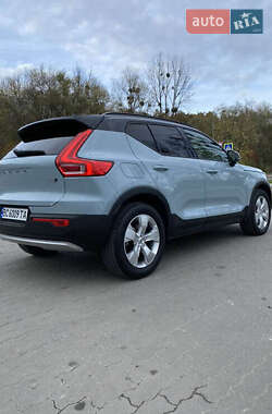 Внедорожник / Кроссовер Volvo XC40 2018 в 