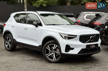 Внедорожник / Кроссовер Volvo XC40 2023 в Киеве