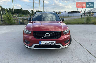 Внедорожник / Кроссовер Volvo XC40 2020 в 