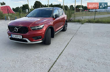 Внедорожник / Кроссовер Volvo XC40 2020 в 
