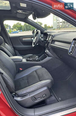 Внедорожник / Кроссовер Volvo XC40 2020 в 