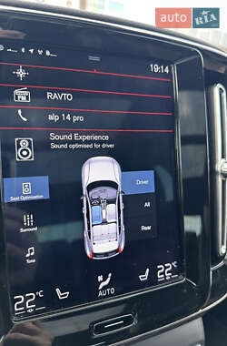 Внедорожник / Кроссовер Volvo XC40 2020 в 