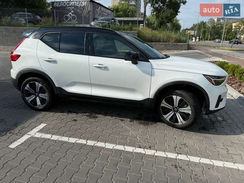 Внедорожник / Кроссовер Volvo XC40 2023 в Калиновке