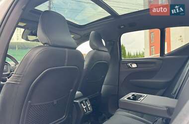 Внедорожник / Кроссовер Volvo XC40 2021 в 