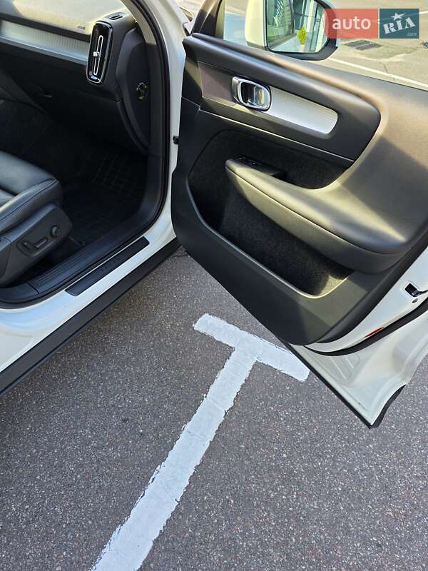 Внедорожник / Кроссовер Volvo XC40 2018 в Киеве