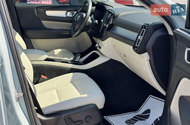 Внедорожник / Кроссовер Volvo XC40 2018 в 