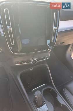 Внедорожник / Кроссовер Volvo XC40 2018 в 