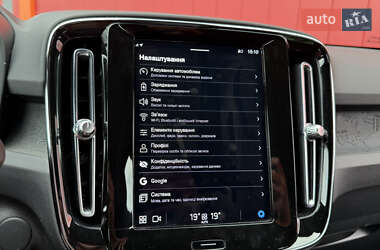 Внедорожник / Кроссовер Volvo XC40 2022 в 