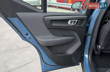 Внедорожник / Кроссовер Volvo XC40 2022 в 