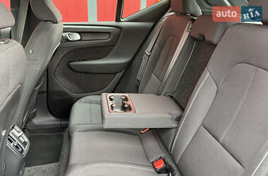 Внедорожник / Кроссовер Volvo XC40 2022 в 