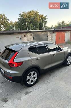 Внедорожник / Кроссовер Volvo XC40 2020 в 