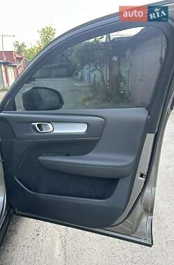Внедорожник / Кроссовер Volvo XC40 2020 в 