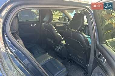 Внедорожник / Кроссовер Volvo XC40 2018 в 