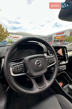 Внедорожник / Кроссовер Volvo XC40 2021 в 