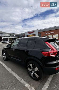 Внедорожник / Кроссовер Volvo XC40 2021 в 