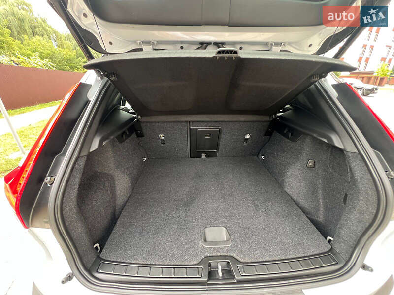 Внедорожник / Кроссовер Volvo XC40 2021 в Ивано-Франковске