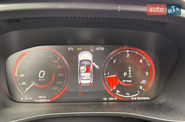 Внедорожник / Кроссовер Volvo XC40 2018 в 