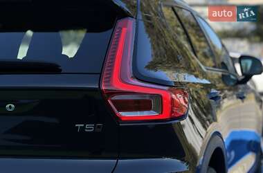 Внедорожник / Кроссовер Volvo XC40 2019 в 