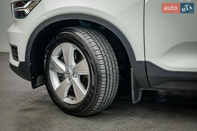 Внедорожник / Кроссовер Volvo XC40 2019 в Киеве