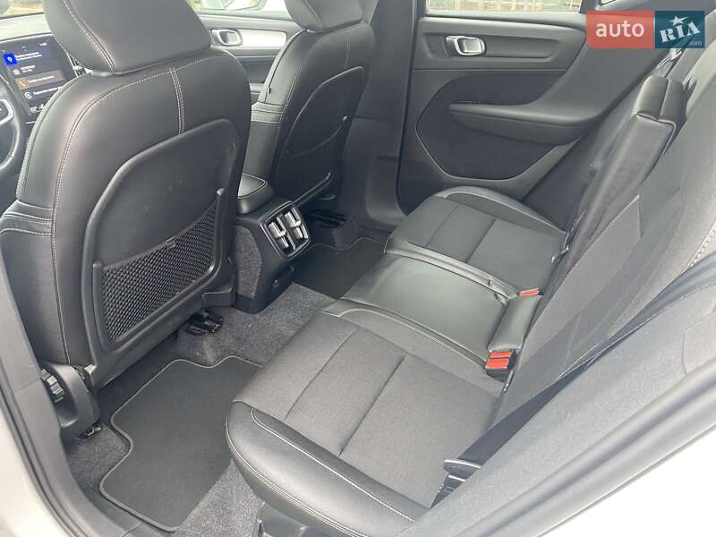 Позашляховик / Кросовер Volvo XC40 2019 в Києві фото 10 Позашляховик / Кросовер Volvo XC40 2019 в Києві