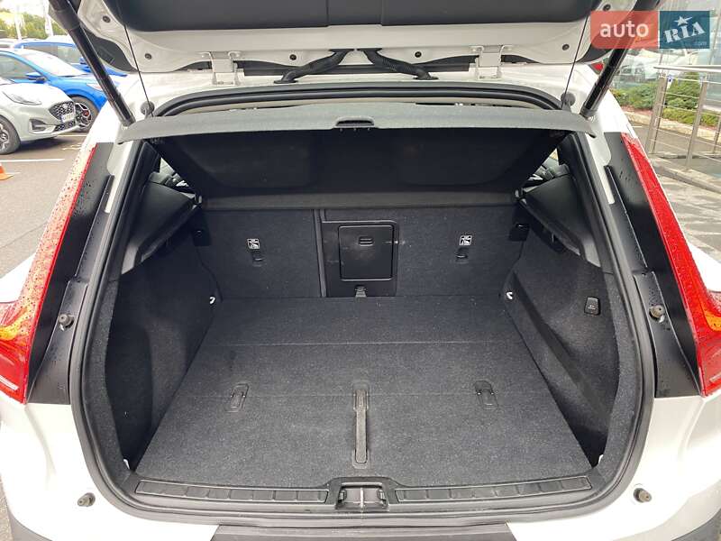 Позашляховик / Кросовер Volvo XC40 2019 в Києві фото 15 Позашляховик / Кросовер Volvo XC40 2019 в Києві