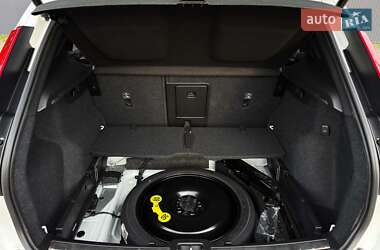 Внедорожник / Кроссовер Volvo XC40 2024 в 
