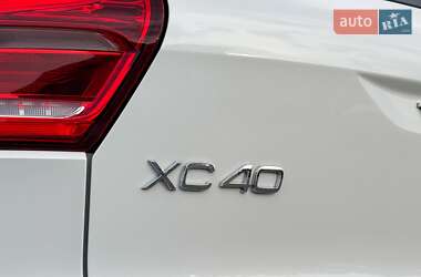 Внедорожник / Кроссовер Volvo XC40 2024 в 