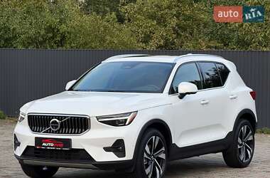 Внедорожник / Кроссовер Volvo XC40 2024 в 