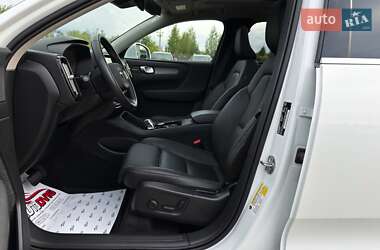 Внедорожник / Кроссовер Volvo XC40 2024 в 