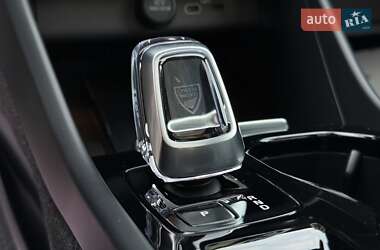 Внедорожник / Кроссовер Volvo XC40 2024 в 