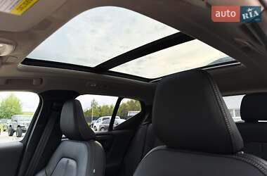 Внедорожник / Кроссовер Volvo XC40 2024 в 