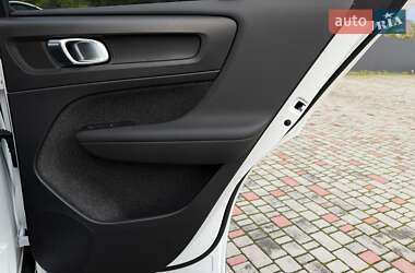 Внедорожник / Кроссовер Volvo XC40 2024 в 