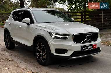 Внедорожник / Кроссовер Volvo XC40 2018 в 