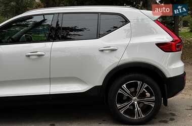 Внедорожник / Кроссовер Volvo XC40 2018 в 