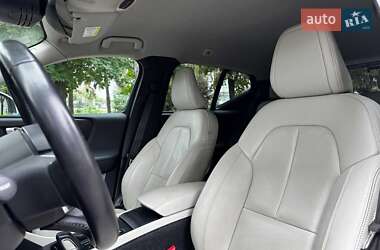 Внедорожник / Кроссовер Volvo XC40 2018 в 
