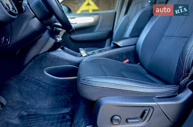 Внедорожник / Кроссовер Volvo XC40 2020 в 