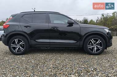 Позашляховик / Кросовер Volvo XC40 2018 в 