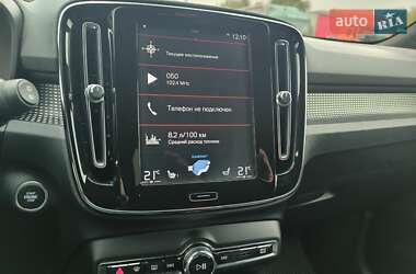 Позашляховик / Кросовер Volvo XC40 2018 в 