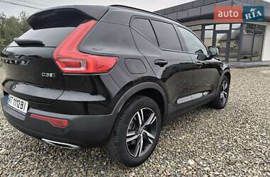 Позашляховик / Кросовер Volvo XC40 2018 в 