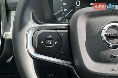 Позашляховик / Кросовер Volvo XC40 2022 в 