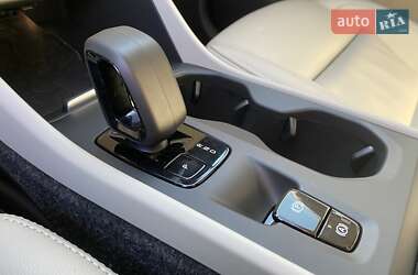 Внедорожник / Кроссовер Volvo XC40 2022 в 
