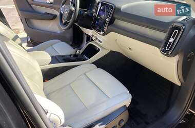 Внедорожник / Кроссовер Volvo XC40 2022 в 