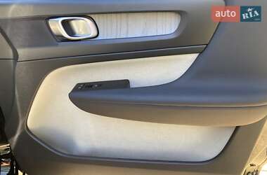 Внедорожник / Кроссовер Volvo XC40 2022 в 