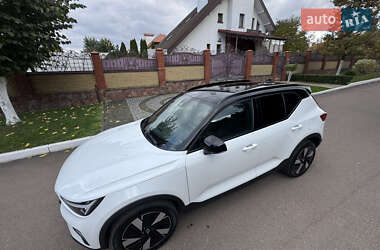 Внедорожник / Кроссовер Volvo XC40 2024 в 