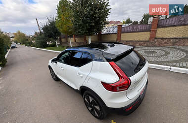 Внедорожник / Кроссовер Volvo XC40 2024 в 