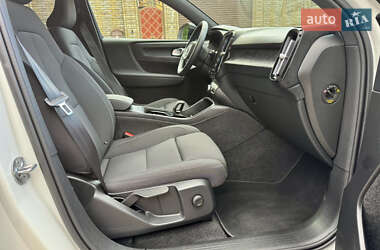 Внедорожник / Кроссовер Volvo XC40 2024 в 