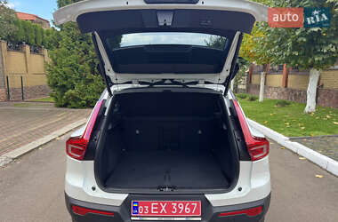 Внедорожник / Кроссовер Volvo XC40 2024 в 