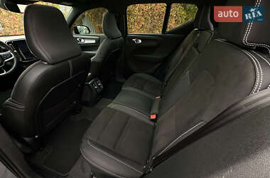 Внедорожник / Кроссовер Volvo XC40 2021 в 